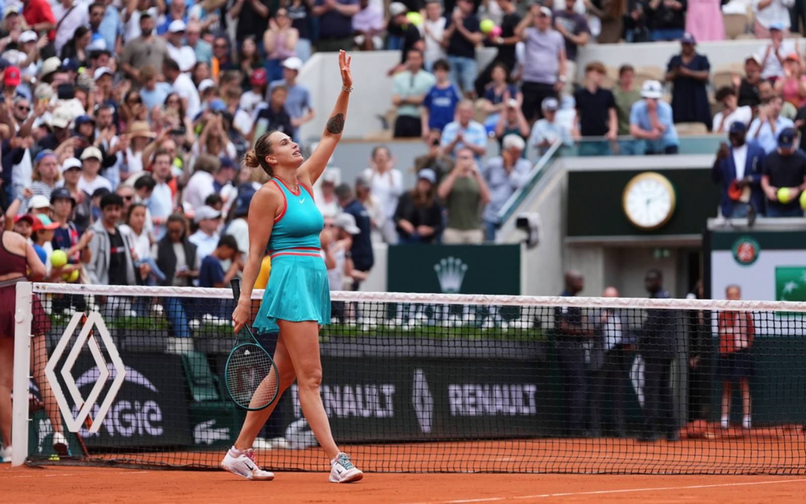 Sabalenka powers into Roland Garros quarter-finals