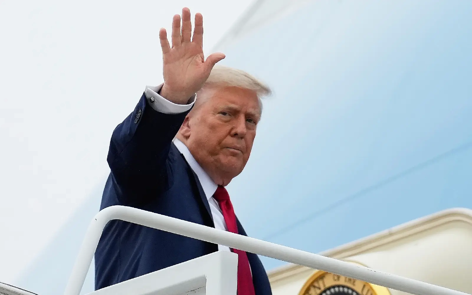 Trump orders deportation drive targeting Democratic cities