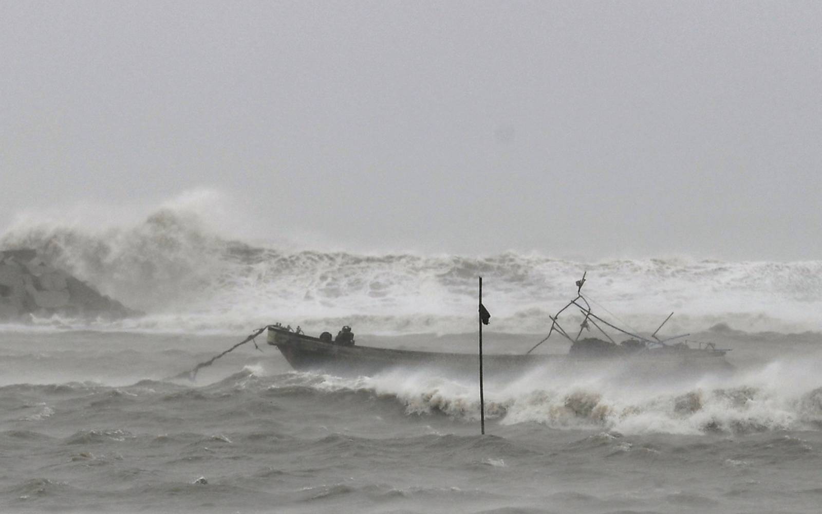 Thousands evacuated as severe flooding hits southern China