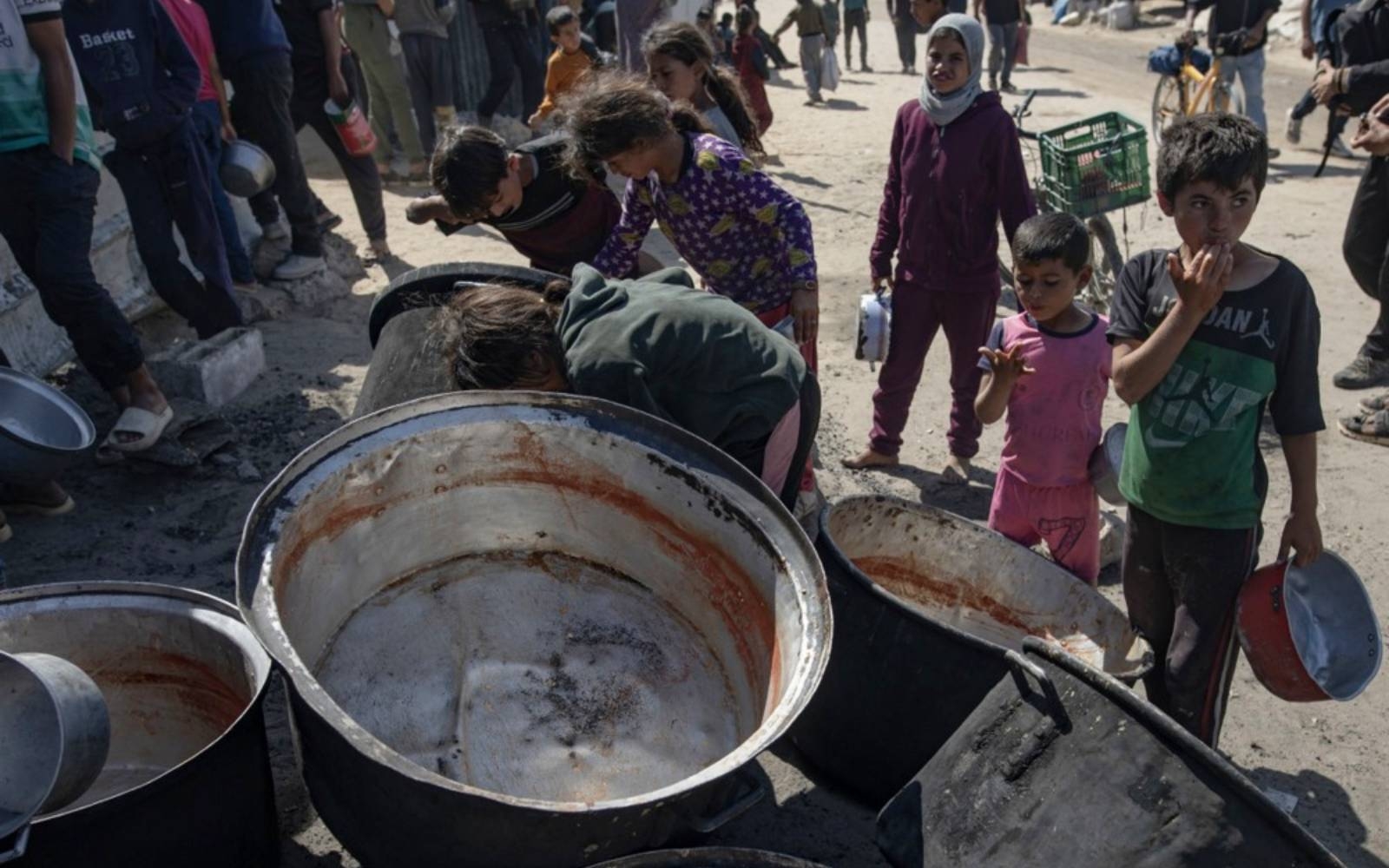 US-backed group extends closure of Gaza aid sites