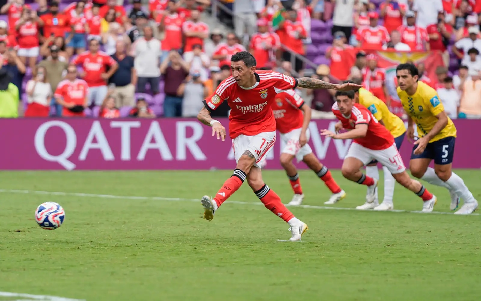 Benfica knock out Auckland in Club World Cup romp