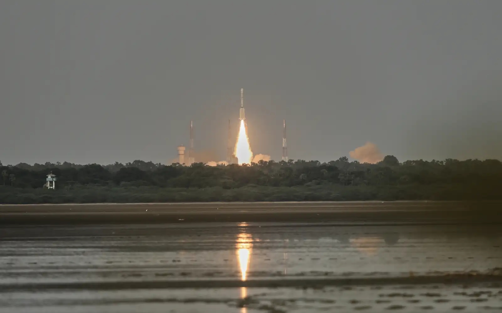 US, India launch powerful Earth-monitoring satellite