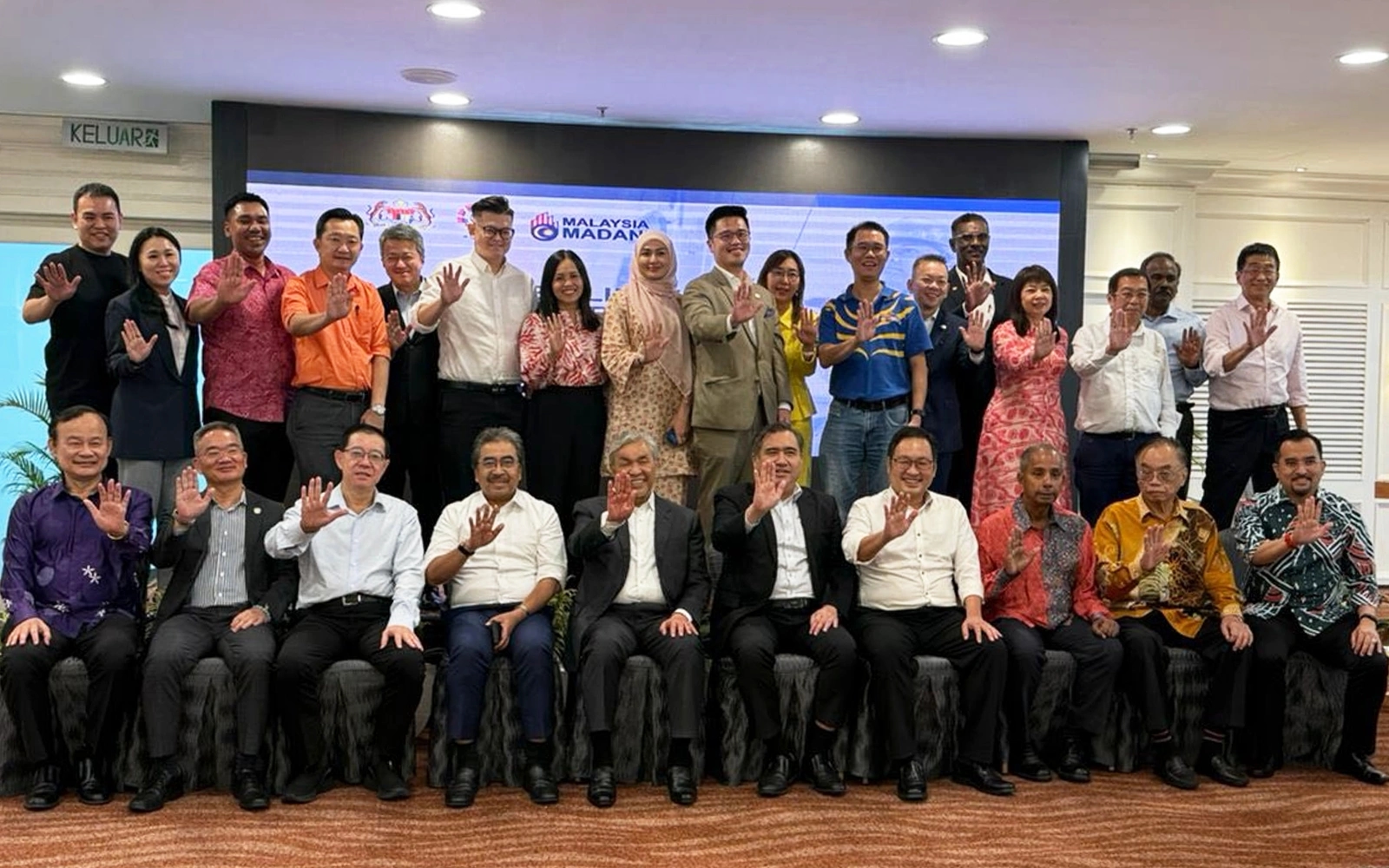 Nearly 30 DAP MPs visit Umno HQ, hosted by Zahid