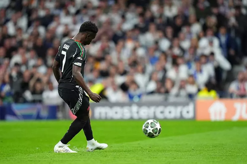 ساكا يهدر ضربة جزاء أمام ريال مدريد