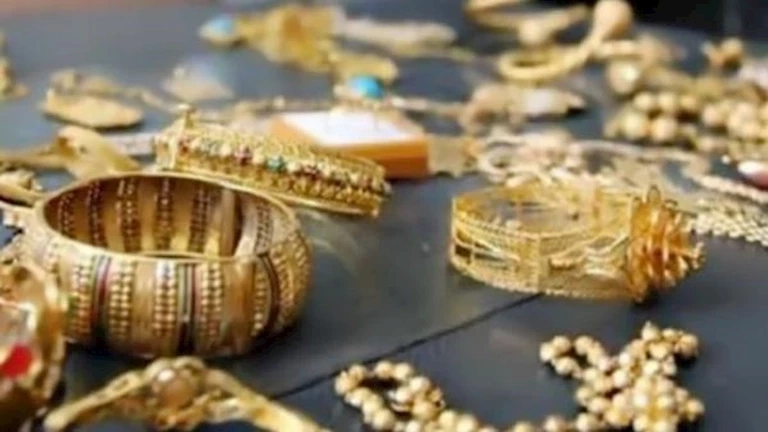 بـ 20 مليون.. جهود مكثفة لضبط تشكيل عصابي سرق مشغولات ذهبية في قنا