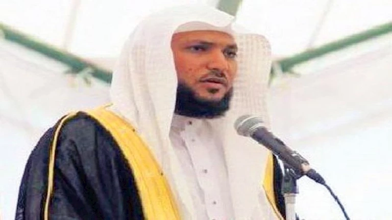 خطيب المسجد الحرام يحذر من التساهل في أموال الناس: الميت قد يحبس عن الجنة بدينه حتى يقضى عنه