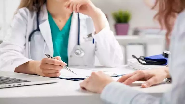 نظام غذائي شائع يهدد خصوبة النساء.. ما هو؟
