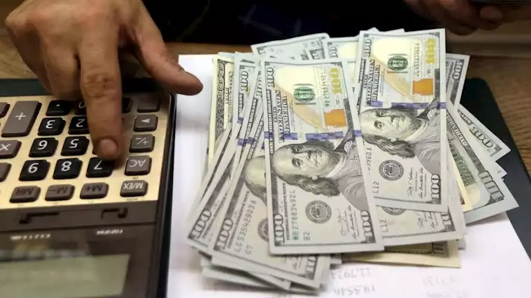 سعر الدولار اليوم يتراجع مقابل الجنيه في 10 بنوك بنهاية تعاملات الثلاثاء 20-5-2025