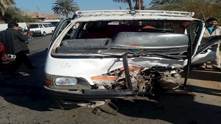 إصابة 5 أشخاص في حادث تصادم بين ميكروباص وتوك توك بأسيوط