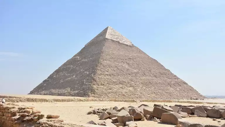 دراسة علمية جديدة تكشف حقيقة اكتشاف أعمدة وتكنولوجيا تحت أهرامات الجيزة