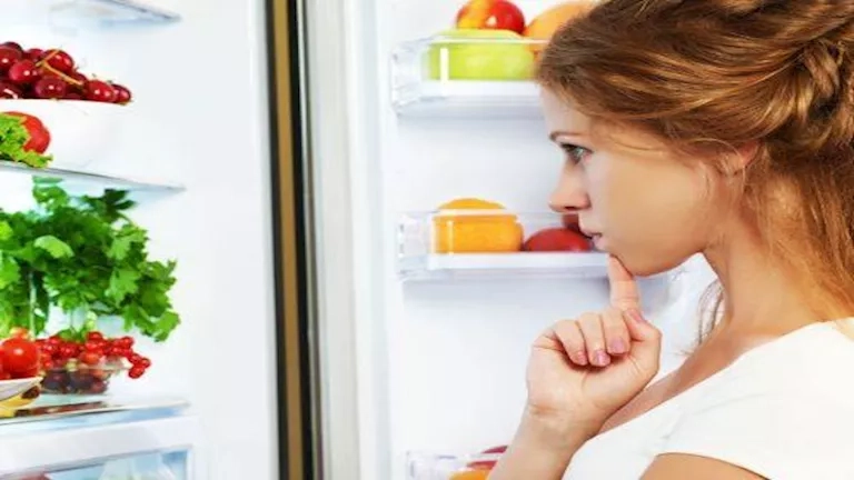 4 عادات غدائية خاطئة تضر صحتك عند تناول الطعام.. احذرها