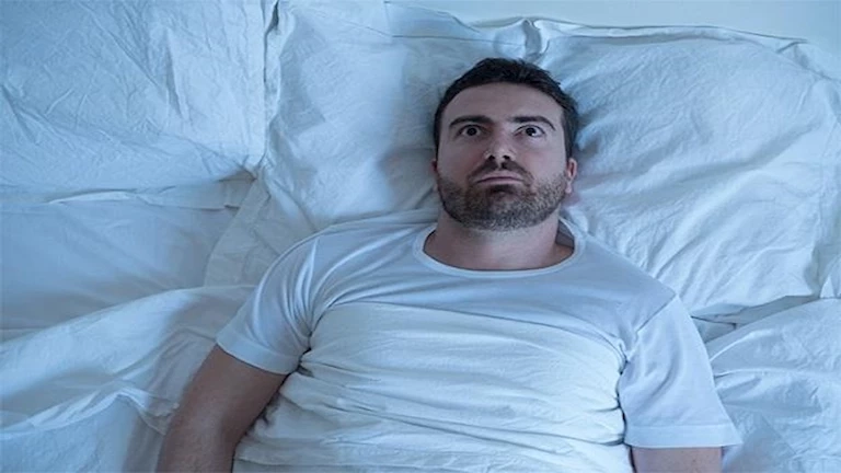 8 أطعمة تسبب صعوبة النوم احذر تناولها على السحور