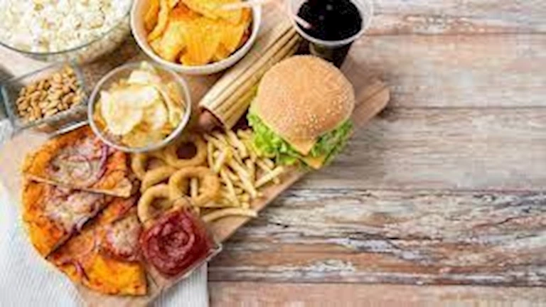 احذر .. مخاطر تناول الأطعمة المصنعة لمدة 15 يوما