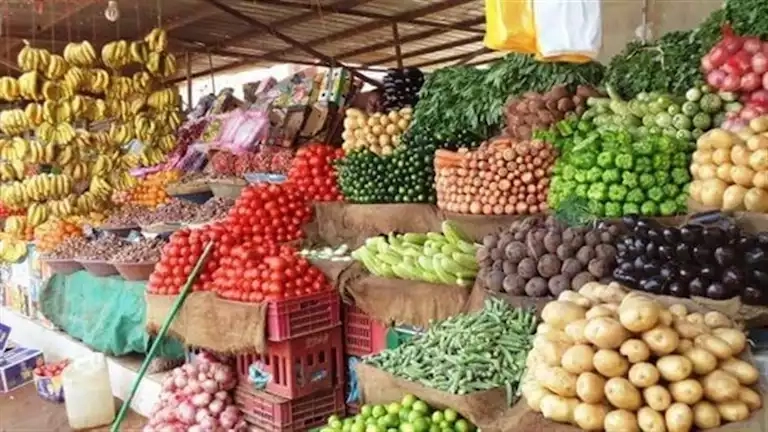 أسعار الخضروات والفاكهة في سوق العبور اليوم الجمعة بسوق العبور