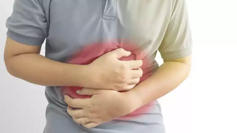 5 أعراض لعسر الهضم.. أبرزها الانتفاخ والغثيان