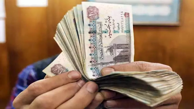 لماذا قفز الدولار أمام الجنيه اليوم رغم عطلة الأسواق الدولية؟