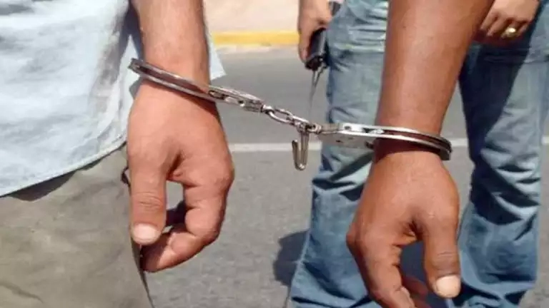 "مسكنهم مخزن".. الداخلية تُسقط عاطلين بحوزتهما ترسانة نارية ببني سويف
