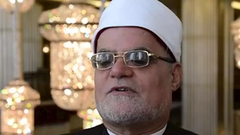تخصصت في العلوم الدينية فهل أستطيع أن أفتي؟.. عالم أزهري: هناك شرطان