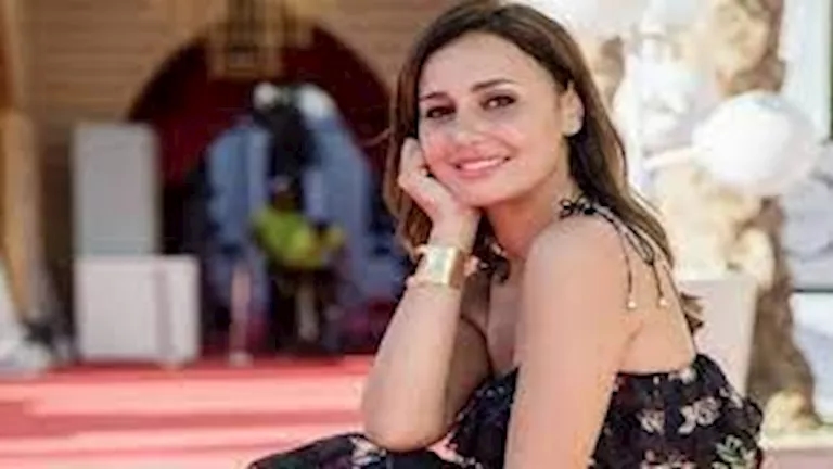 حلا شيحة تكشف الصعوبات التي مرت بها بعد خلع الحجاب والعودة للفن.. وعبير صبري تدعمها