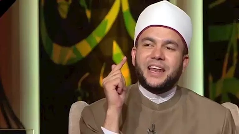داعية أزهري: النبي لم يزد في الوضوء عن ثلاث.. والإسراف في الطهارة قد يتحول إلى معصية