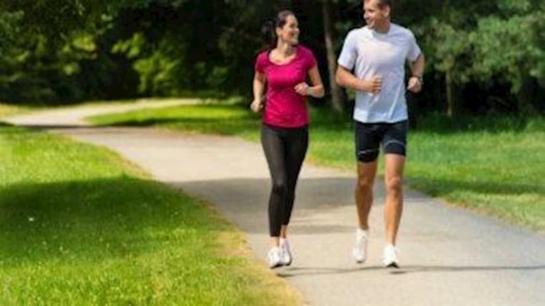كيف يؤثر الجري لمسافات طويلة على صحة دماغك؟