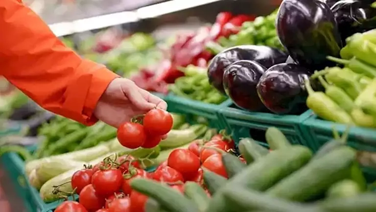 الطماطم بـ5 جنيهات.. أسعار الخضراوات والفاكهة بمنافذ المجمعات الاستهلاكية