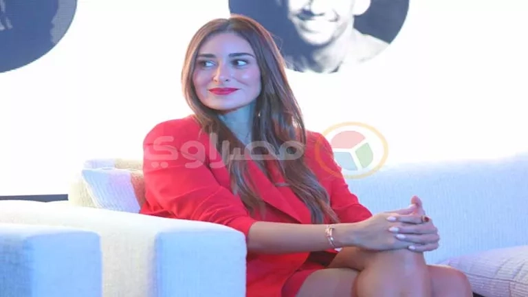 "اتخطبت مرتين وعملت جرسونة" 22 معلومة عن أمينة خليل أحدث عروس بالوسط الفني