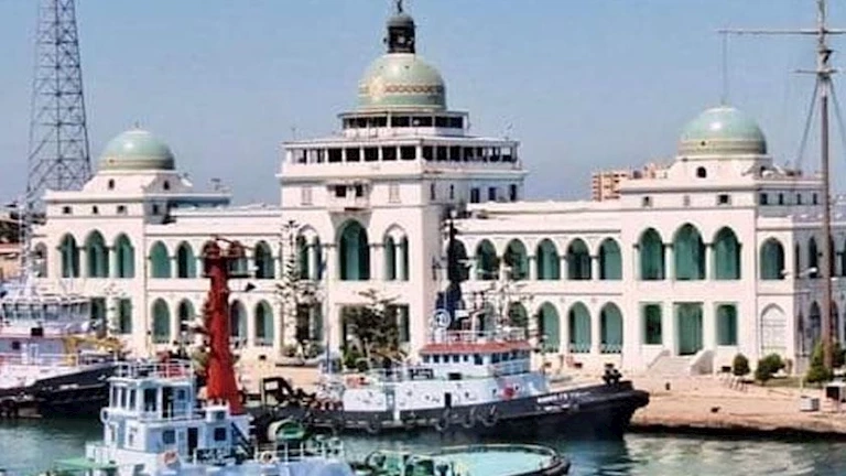 قناة السويس تطلق حزمة متطورة من الخدمات البحرية واللوجستية وفق المعايير الدولية