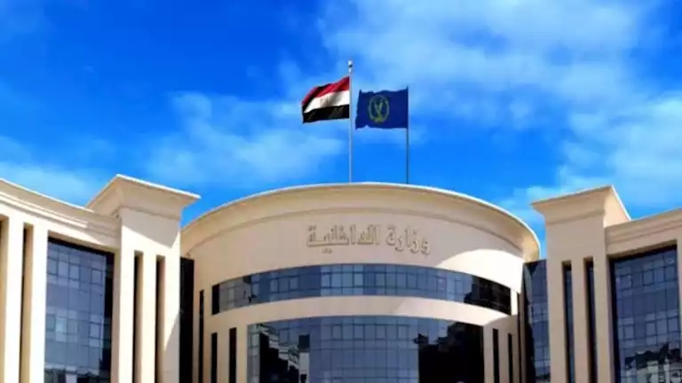 بينهم سودانيين.. ضبط 4 أشخاص بحوزتهم سيارة مُحملة بأحجار الذهب في قنا