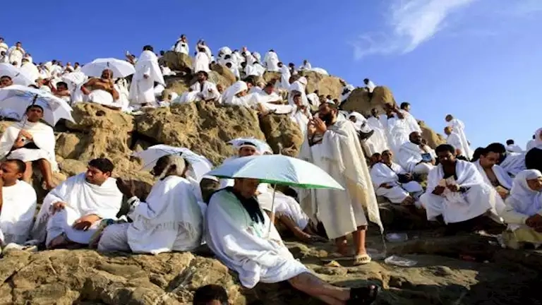 ارتكبت أحد محظورات الإحرام فذبحت فهل يجوز لي الأكل منها؟.. عالم أزهري يوضح