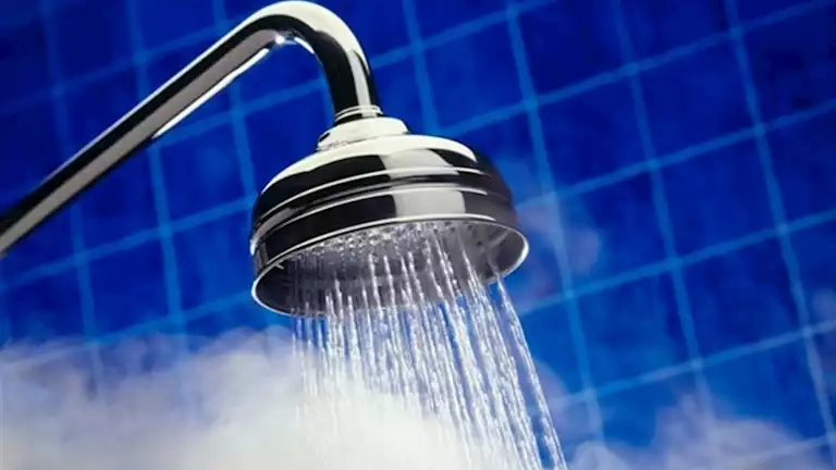 7 أخطاء شائعة في الاستحمام تضر بصحتك