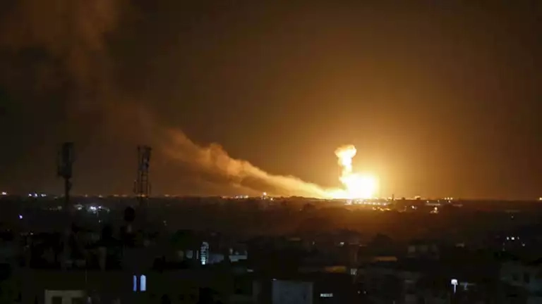 استشهاد 12 فلسطينيًا إثر قصف إسرائيلي على قطاع غزة