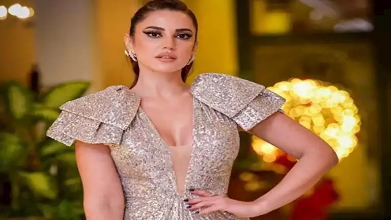 إطلالة غير تقليدية.. درة تخطف الأنظار في أحدث ظهور لها