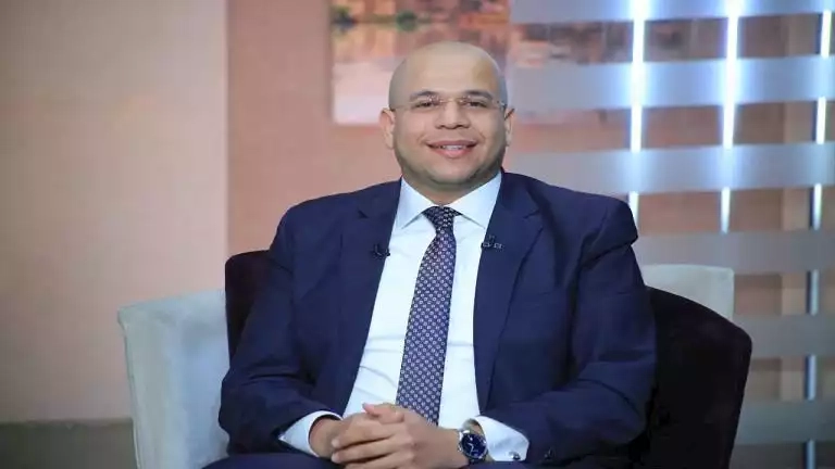 أسامة قابيل عن كولر: تكريمه واجب ديني وأخلاقي