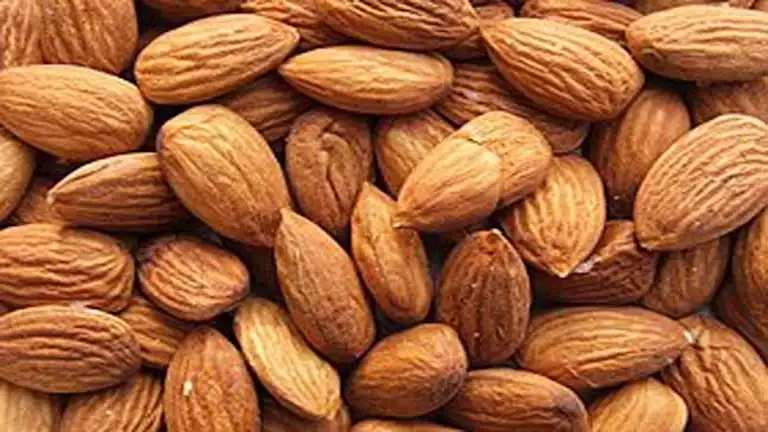 هذا ما يحدث لجسمك إذا تناولت 5 حبات لوز يوميا