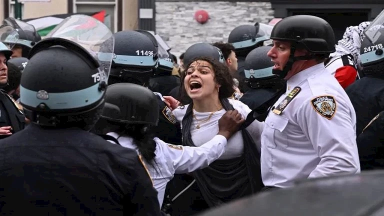 مواجهات بين الشرطة ومعارضين للمداهمات ضد المهاجرين في لوس أنجلوس