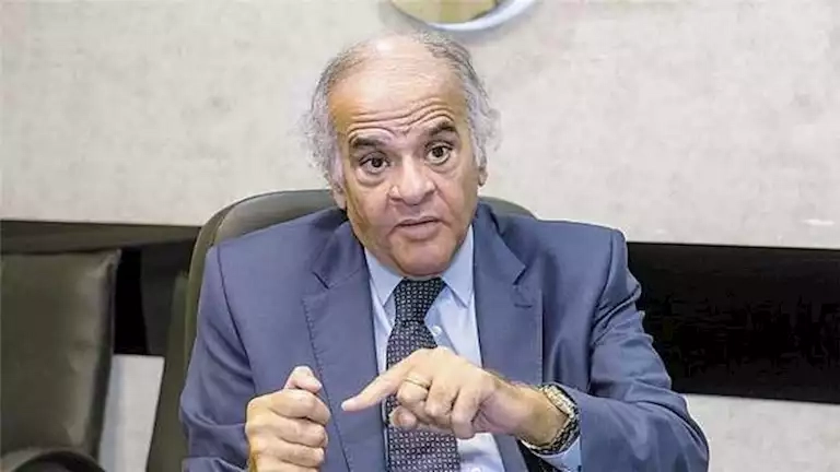 "مليش علاقة به ولا بحترمه".. ممدوح عباس يطلق تصريح ناري
