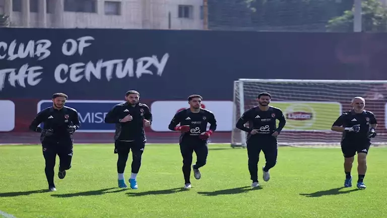 لاعب الأهلي يحتفل بخطوبته (صور)