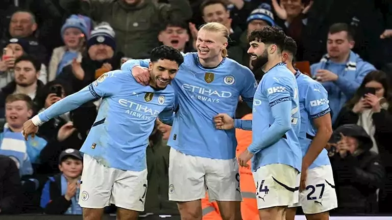 لاعب مانشستر سيتي يتغنى بزميله عمر مرموش.. ماذا قال؟