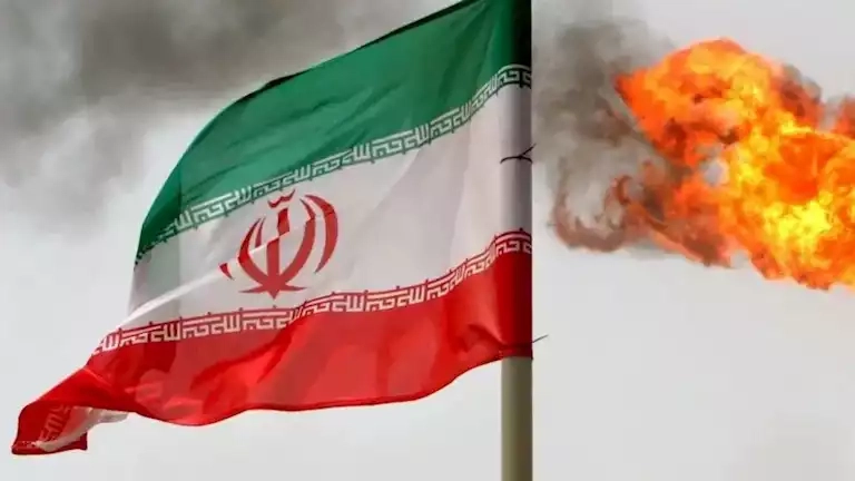 إيران تحذّر من انهيار المحادثات النووية إذا غير أمريكا "قواعد اللعب"
