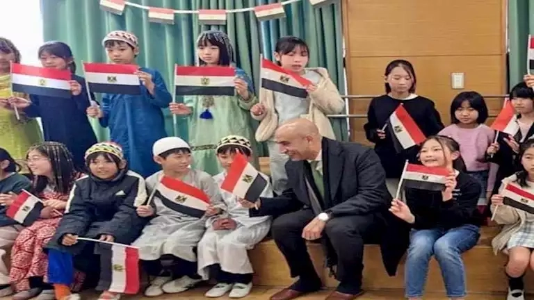 طلاب مدرسة مدينة "تاما" اليابانية يستقبلون وزير التعليم بالنشيد الوطني المصري