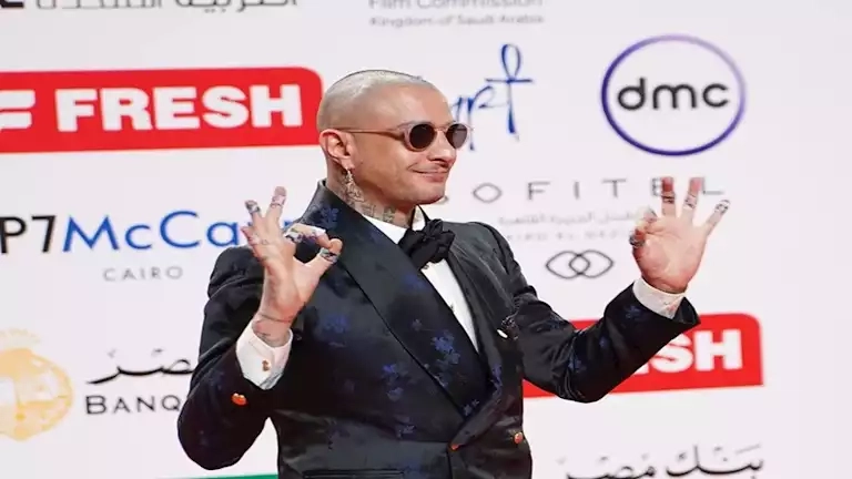 "الحلق اللي عامل قلق".. حلقان نجوم أثارت الجدل قبل محمد سامي