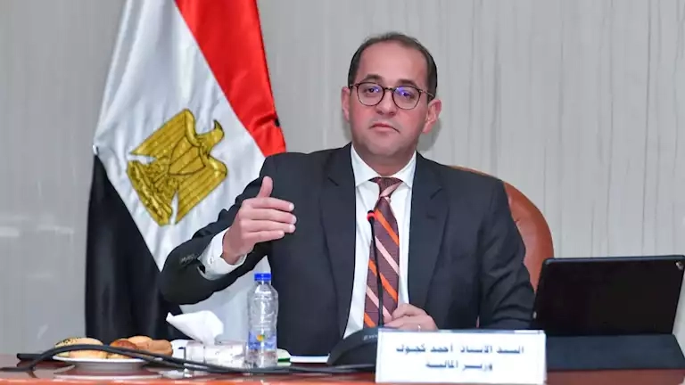 عبء خدمة الدين يلتهم 84% من إجمالي إيرادات مصر في 10 أشهر
