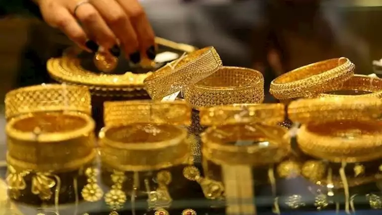 بعد التراجع الكبير.. هل فقد الذهب بريقه وسيواصل الهبوط الفترة المقبلة؟