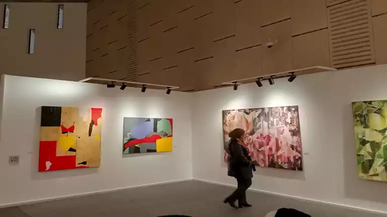 معرض فن القاهرة يحتفي بالإبداع العالمي في المتحف المصري الكبير