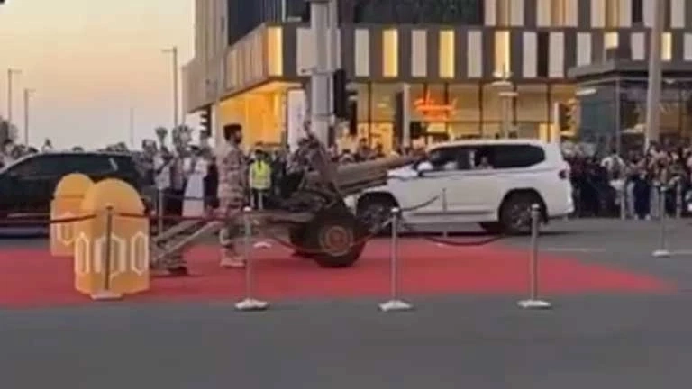 فيديو- مدفع الإفطار كاد يتسبب بكارثة في العاصمة القطرية الدوحة