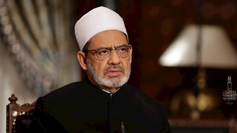 شيخ الأزهر يتدخل لصلح رجل وزوجته بعد رفض والدها (فيديو)