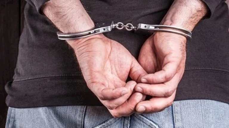 بـ"كلور خام".. شخص يحاول التخلص من زوجته أمام المارة في حلوان
