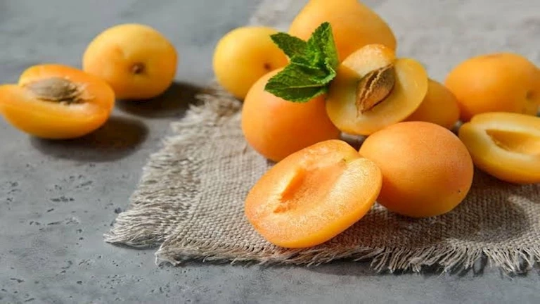 5 فوائد لا تعرفها.. ماذا يحدث للجسم عند تناول المشمش؟