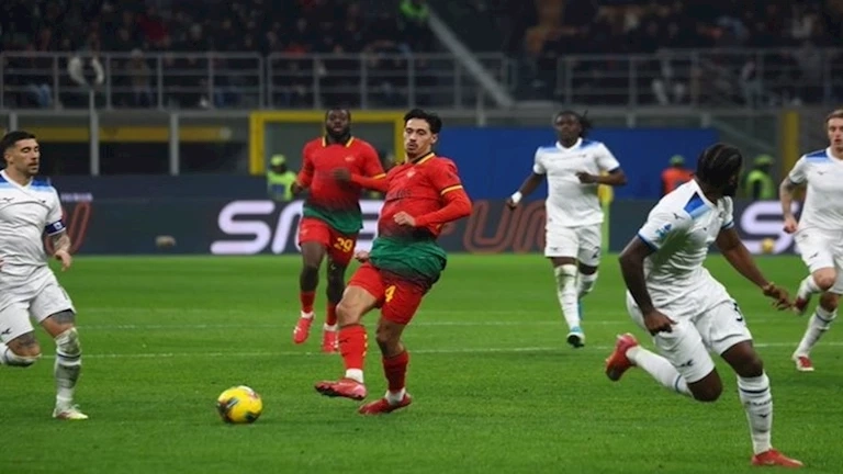 لاتسيو يخطف الفوز من الميلان في الدقائق الأخيرة بالدوري الإيطالي